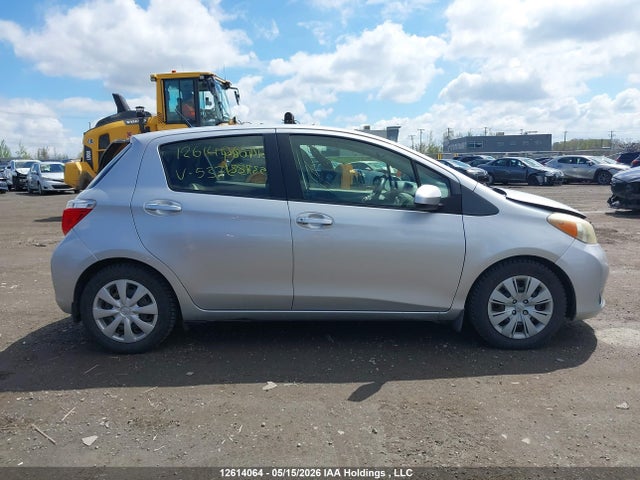 12614064 :رقم المزاد ، JTDKTUD32CD537221 vin ، 2012 Toyota Yaris Le مزاد بيع