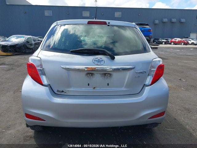 12614064 :رقم المزاد ، JTDKTUD32CD537221 vin ، 2012 Toyota Yaris Le مزاد بيع