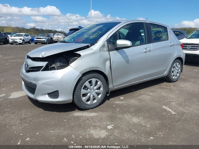 12614064 :رقم المزاد ، JTDKTUD32CD537221 vin ، 2012 Toyota Yaris Le مزاد بيع