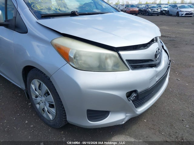 12614064 :رقم المزاد ، JTDKTUD32CD537221 vin ، 2012 Toyota Yaris Le مزاد بيع