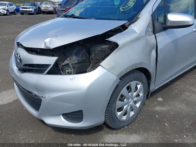 12614064 :رقم المزاد ، JTDKTUD32CD537221 vin ، 2012 Toyota Yaris Le مزاد بيع