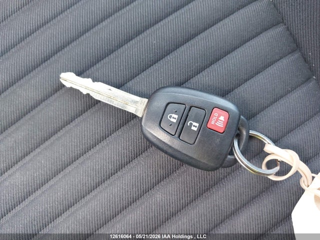 VNKKTUD33JA086449 Toyota Yaris L/le/se