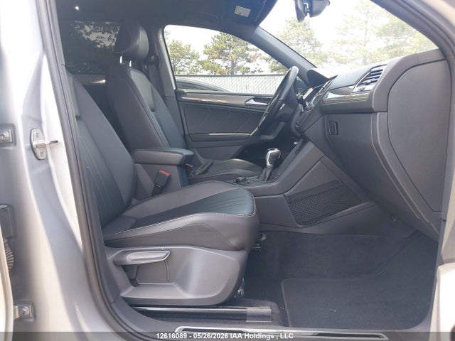 Продаж на аукціоні авто 2022 Volkswagen Tiguan Comfortline R-line Black Edition, vin: 3VV8B7AX0NM027545, номер лоту: 12616089