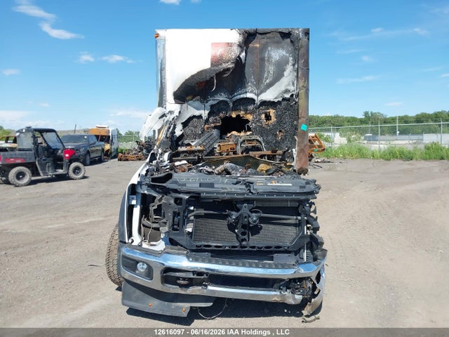Ford F550 Super Duty 2025 1FDUF5HT5SDA00885 Image 13