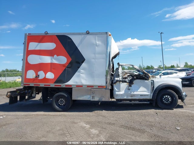 Ford F550 Super Duty 2025 1FDUF5HT5SDA00885 Image 14