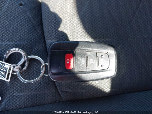 2021 Toyota Rav4 Xle/xle Premium მანქანა იყიდება აუქციონზე, vin: 2T3R1RFV4MC232146, აუქციონის ნომერი: 12616123