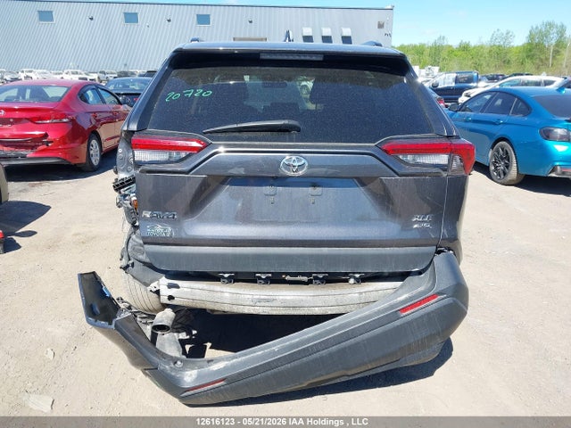 2021 Toyota Rav4 Xle/xle Premium მანქანა იყიდება აუქციონზე, vin: 2T3R1RFV4MC232146, აუქციონის ნომერი: 12616123