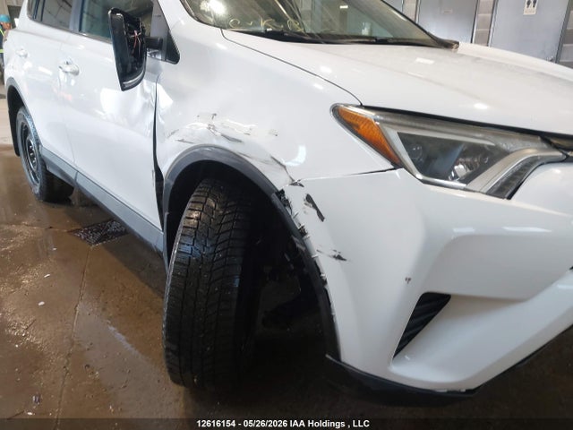 12616154 :رقم المزاد ، 2T3BFREV4JW703470 vin ، 2018 Toyota Rav4 Le مزاد بيع