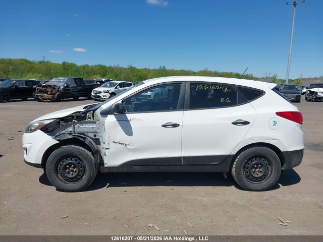 KM8JT3AFXFU025548 Hyundai Tucson Gl