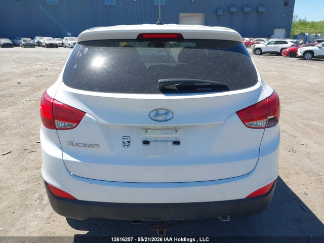 KM8JT3AFXFU025548 Hyundai Tucson Gl