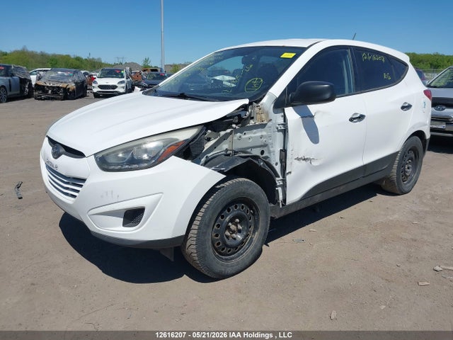 KM8JT3AFXFU025548 Hyundai Tucson Gl