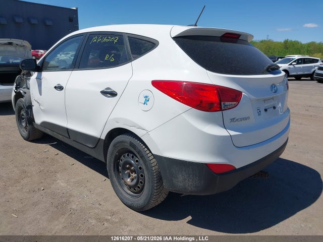 KM8JT3AFXFU025548 Hyundai Tucson Gl