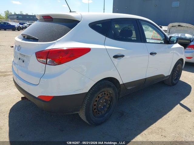KM8JT3AFXFU025548 Hyundai Tucson Gl
