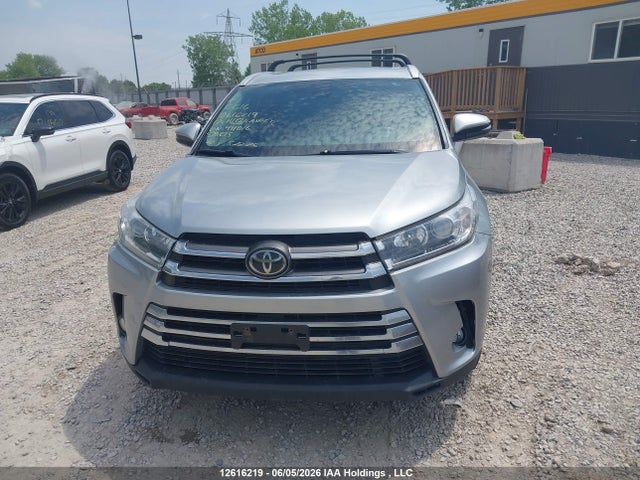2017 Toyota Highlander Se/xle მანქანა იყიდება აუქციონზე, vin: 5TDJZRFH2HS411016, აუქციონის ნომერი: 12616219