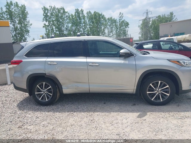 2017 Toyota Highlander Se/xle მანქანა იყიდება აუქციონზე, vin: 5TDJZRFH2HS411016, აუქციონის ნომერი: 12616219
