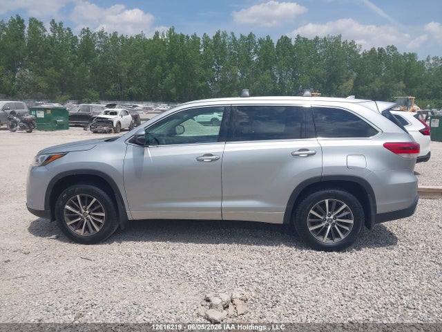 2017 Toyota Highlander Se/xle მანქანა იყიდება აუქციონზე, vin: 5TDJZRFH2HS411016, აუქციონის ნომერი: 12616219