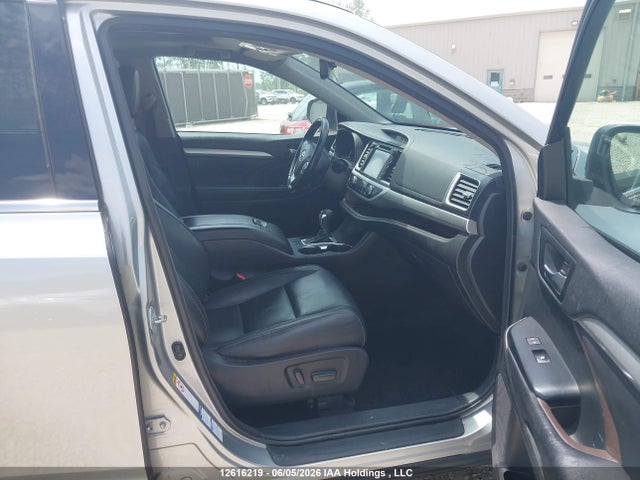 2017 Toyota Highlander Se/xle მანქანა იყიდება აუქციონზე, vin: 5TDJZRFH2HS411016, აუქციონის ნომერი: 12616219