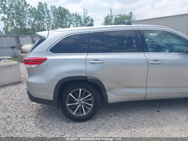 2017 Toyota Highlander Se/xle მანქანა იყიდება აუქციონზე, vin: 5TDJZRFH2HS411016, აუქციონის ნომერი: 12616219