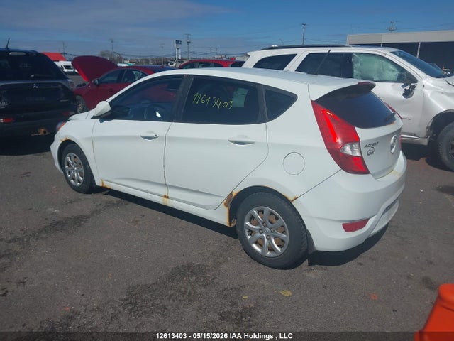 2013 Hyundai Accent Gl მანქანა იყიდება აუქციონზე, vin: KMHCT5AE5DU124061, აუქციონის ნომერი: 12613403