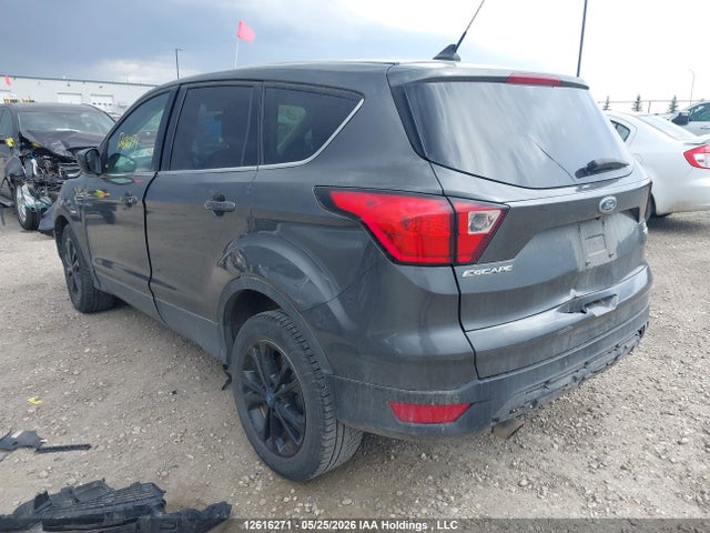 1FMCU0GD9KUA37193 Ford ESCAPE SE