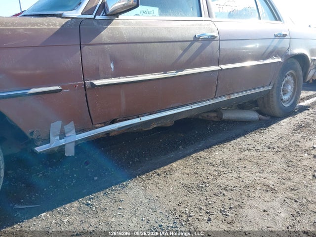 12616296 :رقم المزاد ، 12065181 vin ، 1977 Mercedes-benz  مزاد بيع