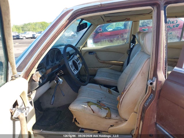 12616296 :رقم المزاد ، 12065181 vin ، 1977 Mercedes-benz  مزاد بيع