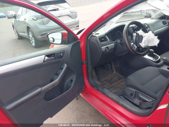 2014 Volkswagen Jetta 2.0l Comfortline მანქანა იყიდება აუქციონზე, vin: 3VWDK7AJ5EM402190, აუქციონის ნომერი: 12616415