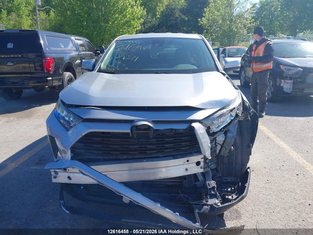 2T3B1RFV6NC318531 Toyota RAV4 LE