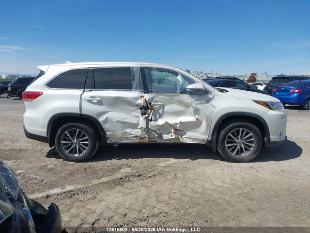 Продажа на аукционе авто 2019 Toyota Highlander Xle, vin: 5TDJZRFH4KS593776, номер лота: 12616503