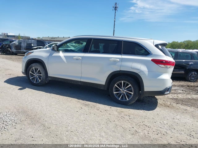 Продажа на аукционе авто 2019 Toyota Highlander Xle, vin: 5TDJZRFH4KS593776, номер лота: 12616503