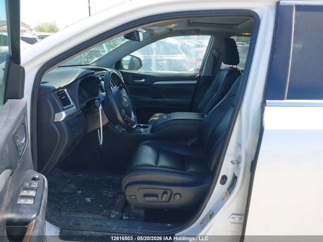 Продажа на аукционе авто 2019 Toyota Highlander Xle, vin: 5TDJZRFH4KS593776, номер лота: 12616503
