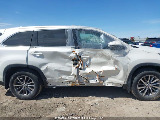 Продажа на аукционе авто 2019 Toyota Highlander Xle, vin: 5TDJZRFH4KS593776, номер лота: 12616503