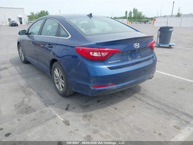 2015 Hyundai Sonata Gl მანქანა იყიდება აუქციონზე, vin: 5NPE24AF0FH098257, აუქციონის ნომერი: 12616507