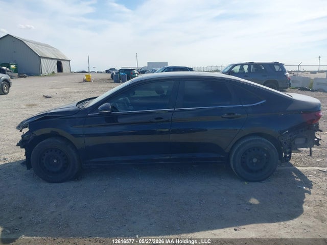 3VWGM7BU1RM070352 Volkswagen Jetta Highline