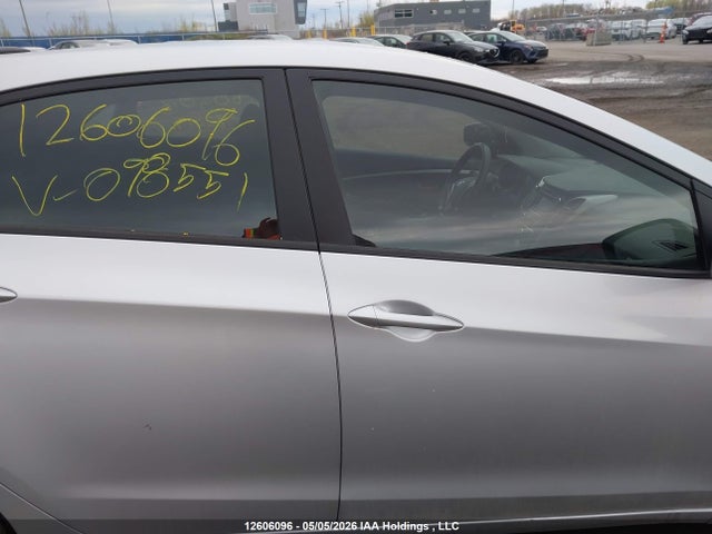 2013 Hyundai Elantra Gt Gl მანქანა იყიდება აუქციონზე, vin: KMHD25LE5DU098551, აუქციონის ნომერი: 12606096