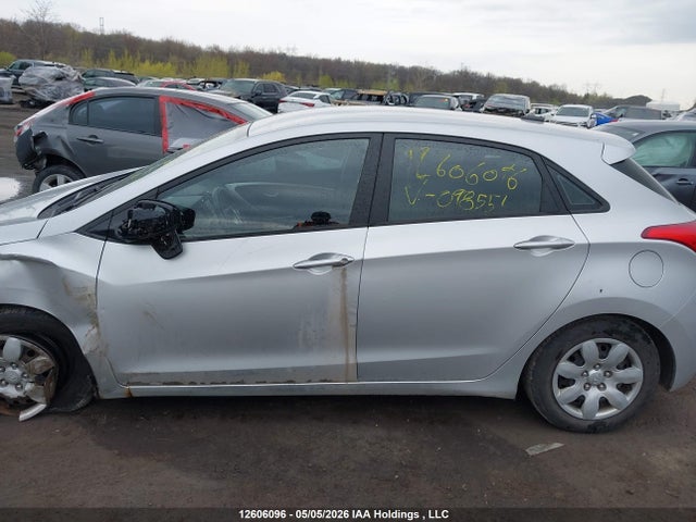 2013 Hyundai Elantra Gt Gl მანქანა იყიდება აუქციონზე, vin: KMHD25LE5DU098551, აუქციონის ნომერი: 12606096
