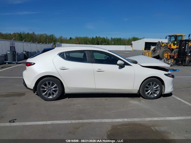 JM1BPAKM7R1708943 Mazda Mazda3 Sport Gx