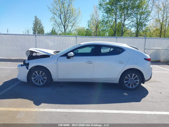 JM1BPAKM7R1708943 Mazda Mazda3 Sport Gx