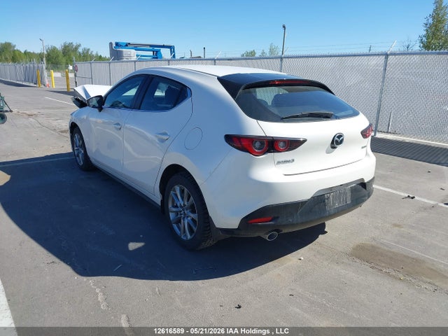 JM1BPAKM7R1708943 Mazda Mazda3 Sport Gx