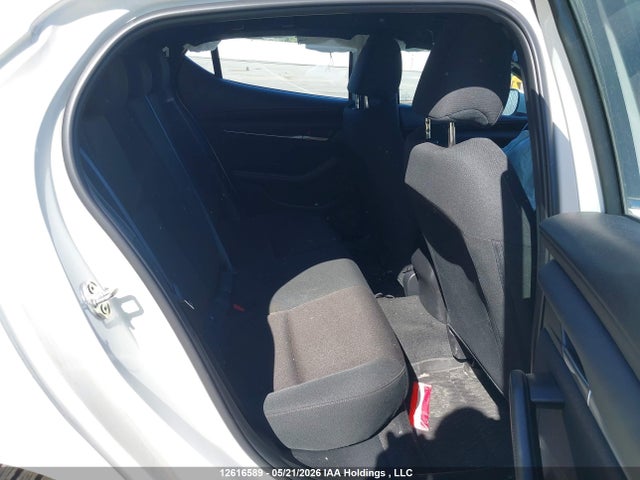 JM1BPAKM7R1708943 Mazda Mazda3 Sport Gx