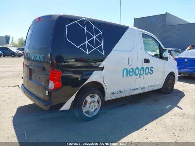 3N6CM0KN2FK727911 Nissan Nv200 2.5s/2.5sv