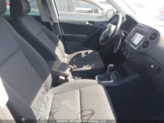 WVGJV7AX0FW063241 Volkswagen Tiguan S/se/sel/r-line