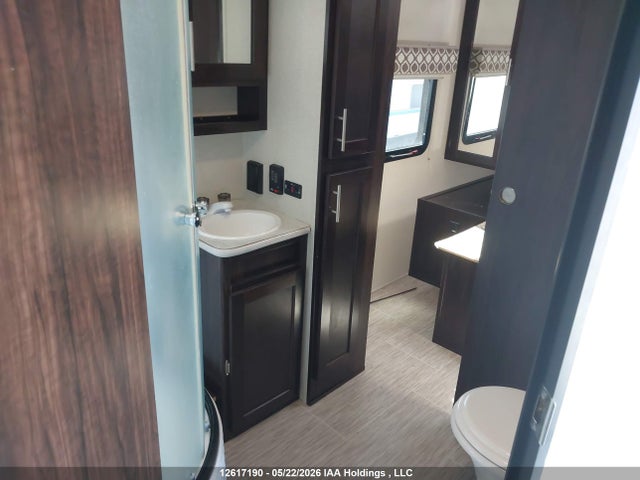 Продажа на аукционе авто 2019 Forest River Lacrosse, vin: 5ZT2LCZB1KB010094, номер лота: 12617190