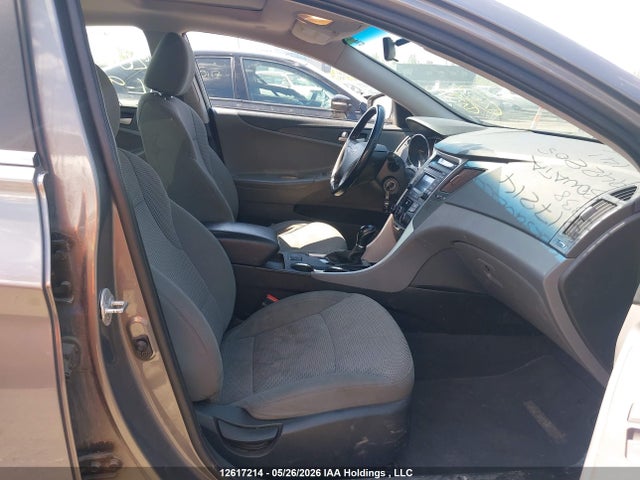 2014 Hyundai Sonata Gls მანქანა იყიდება აუქციონზე, vin: 5NPEB4AC0EH942205, აუქციონის ნომერი: 12617214
