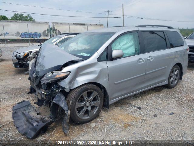 12617231 :رقم المزاد ، 5TDXZ3DC4HS841628 vin ، 2017 Toyota Sienna مزاد بيع