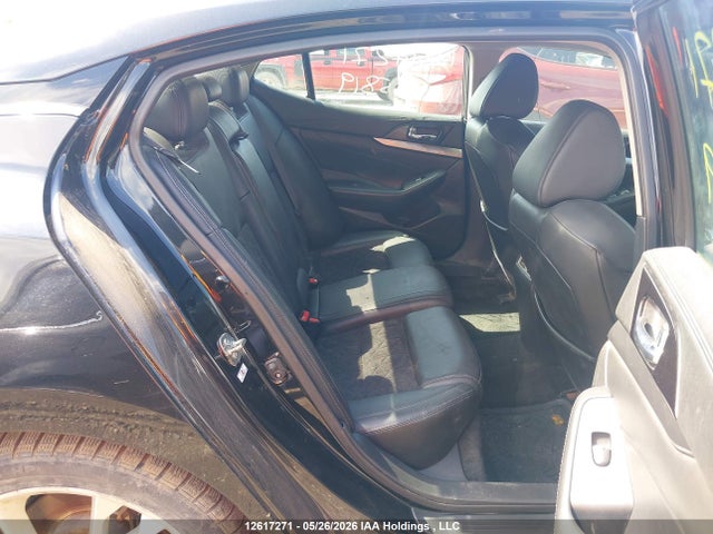 Продажа на аукционе авто 2017 Nissan Maxima, vin: 1N4AA6AP2HC385819, номер лота: 12617271