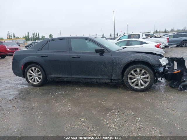 Chrysler 300 Touring 2017 2C3CCARG2HH535806 Image 13