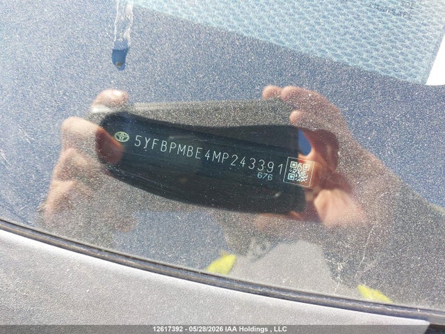 5YFBPMBE4MP243391 Toyota COROLLA LE