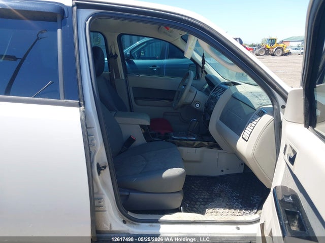 12617498 :رقم المزاد ، 4F2CY0C78BKM04167 vin ، 2011 Mazda Tribute مزاد بيع