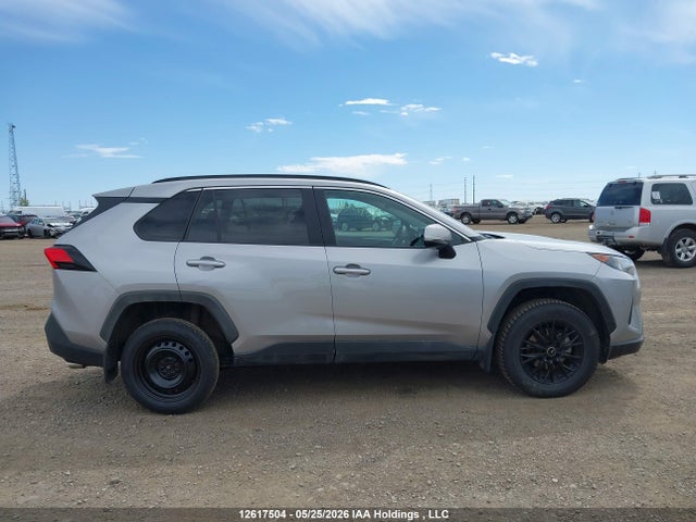 2T3B1RFV3KC038982 Toyota RAV4 LE